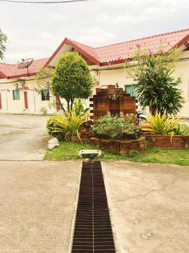 a house with a drain in the middle of a driveway at Purinplace in Pluak Daeng