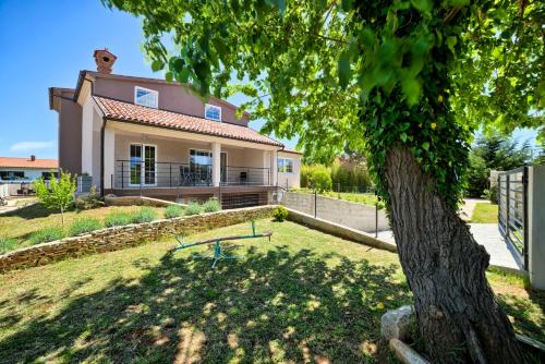 Stylish & luxury villa with pool, biliard, extra pool heating available - WiiBuk