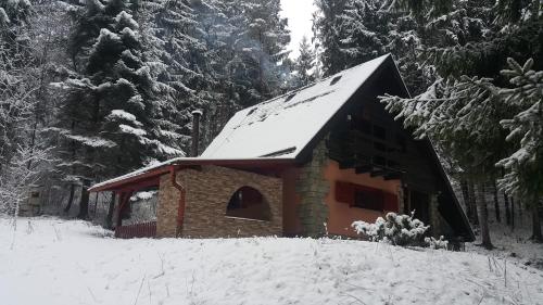 Chata Kiki Malino Brdo durante l'inverno