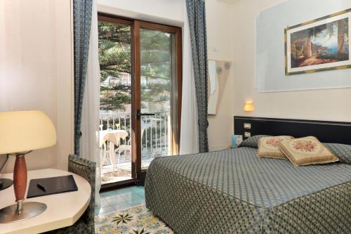 Postel nebo postele na pokoji v ubytování Hotel Santa Lucia