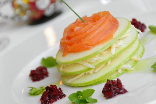 Makanan di atau berdekatan hotel