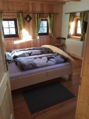 Cama o camas de una habitación en Reinwalds Almhütte