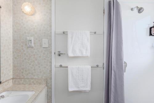 Ένα μπάνιο στο NauMai Motel