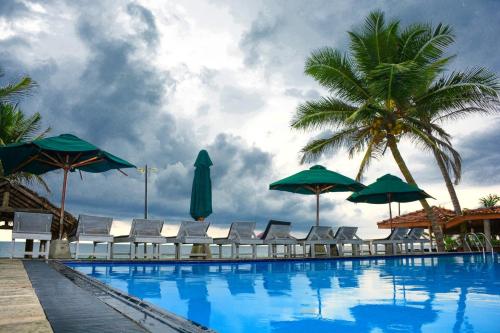 Swimmingpoolen hos eller tæt på Ranmal Beach Hotel