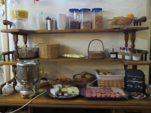 Jídlo v penzionu nebo okolí