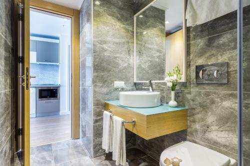 Kylpyhuone majoituspaikassa Aska Lara Resort & Spa Hotel