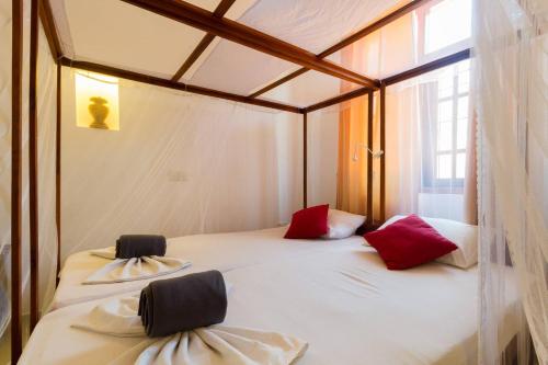 Кровать или кровати в номере Angel Inn Guest House