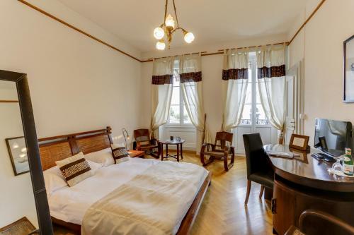 Postel nebo postele na pokoji v ubytování Hostellerie de Genève