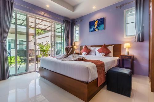 Tempat tidur dalam kamar di Thuan Resort