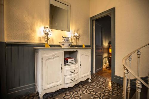 a room with a white cabinet with a sink at Carcassonne Townhouse in Carcassonne