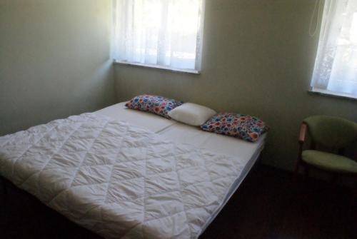 A bed or beds in a room at Pokoje gościnne "Mila"