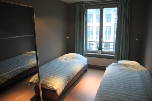 NEW Design apartment in Brussels 객실 침대