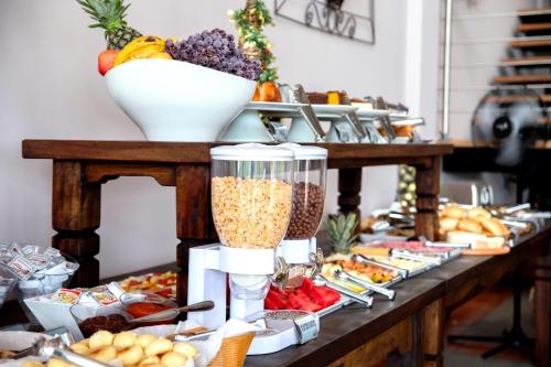 a buffet of food with a mixture of fruits and vegetables at Pousada Estância das Montanhas in Águas de Lindóia