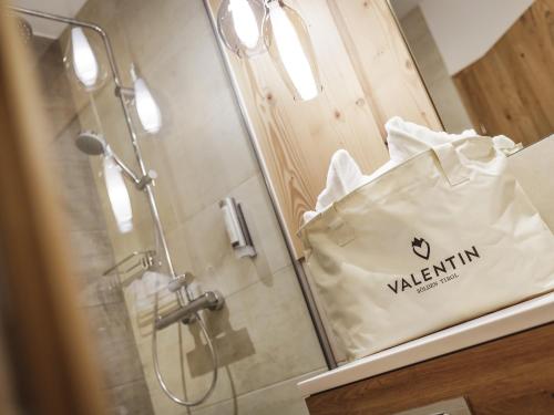 Ένα μπάνιο στο Valentin Design Apartments
