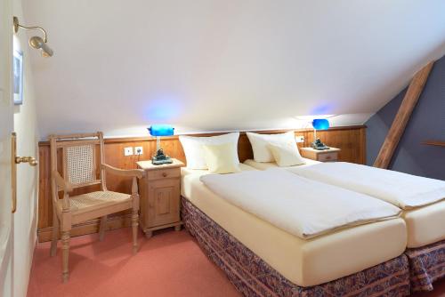 Pension Villa Edelweiß tesisinde bir odada yatak veya yataklar