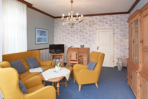 a living room with a couch and two chairs and a table at Pension Villa Edelweiß in Ostseebad Sellin
