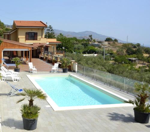 Foto dalla galleria di Villa Gemma di Mare a Santa Teresa di Riva