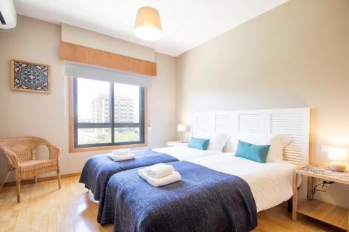 OHH - Palácio Garden Apartment tesisinde bir odada yatak veya yataklar