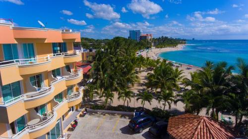 a view of the beach from the balcony of a resort at Aparta Hotel Caribe Paraiso in Juan Dolio