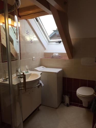 Ett badrum på Apartment thermale luxeuil