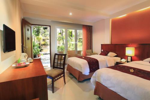 Vuode tai vuoteita majoituspaikassa Restu Bali Hotel