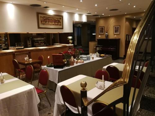 Hotel Irunにあるレストランまたは飲食店