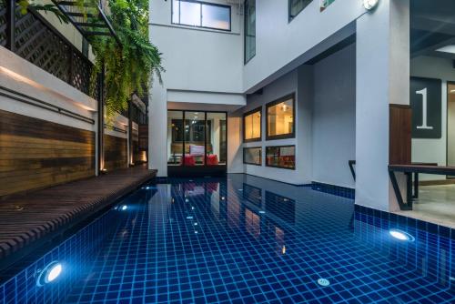a swimming pool in the middle of a building at 33 Poshtel in Chiang Mai