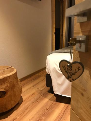 a bedroom with a bed with a heart painted on it at Alpen Hotel Chalet in Valdidentro