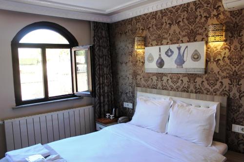En eller flere senge i et værelse på Ararat Hotel