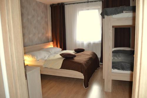 Katil atau katil-katil dalam bilik di Apartmány Rysí skála
