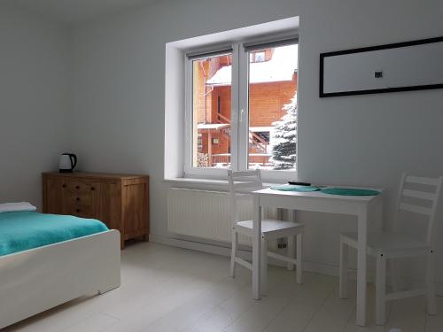 Ένα ή περισσότερα κρεβάτια σε δωμάτιο στο W Chmurach