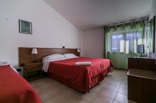 מיטה או מיטות בחדר ב-Hotel Faggio Rosso