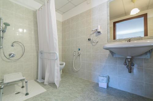 a bathroom with a sink and a shower and a toilet at Hotel Faggio Rosso in Pescasseroli