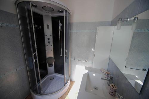 Ένα μπάνιο στο Affittacamere Oasi di Padru B&B