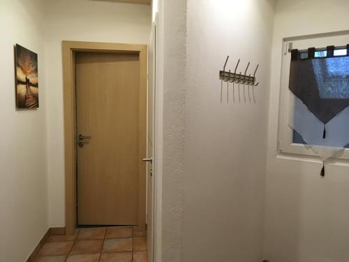 a hallway with a door and a painting on the wall at Ferienwohnung Wittenburg in Hermagor