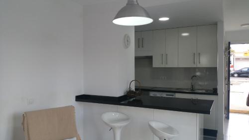 Kuchyňa alebo kuchynka v ubytovaní Apartamento junto a la playa. Corralejo