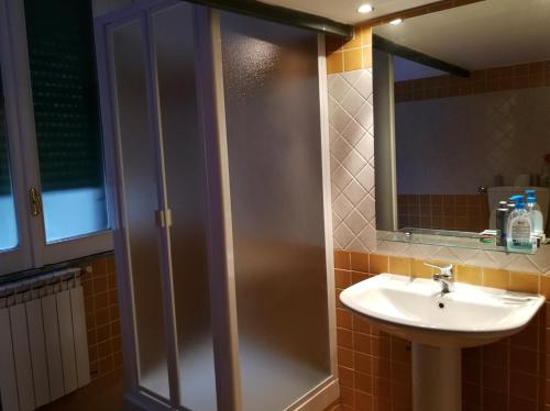 a bathroom with a shower and a sink at CasAmato in Benevento
