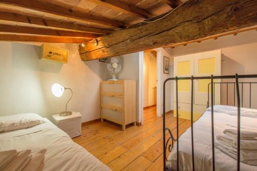 Een bed of bedden in een kamer bij Appartamento Bellavista Firenze