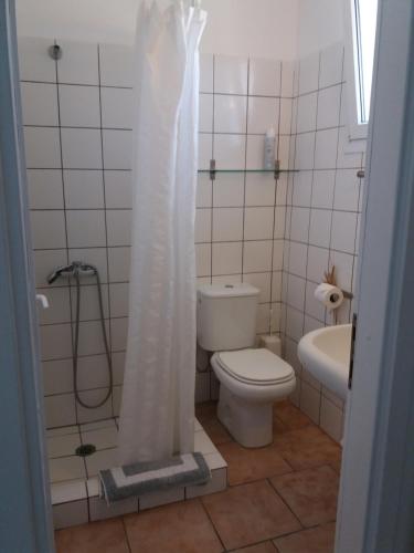 Bilik mandi di Villa Kos