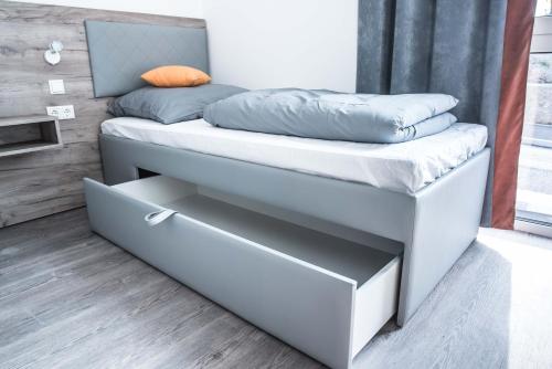 Ένα ή περισσότερα κρεβάτια σε δωμάτιο στο FirstSleep Boardinghouse Griesfeldstrasse München