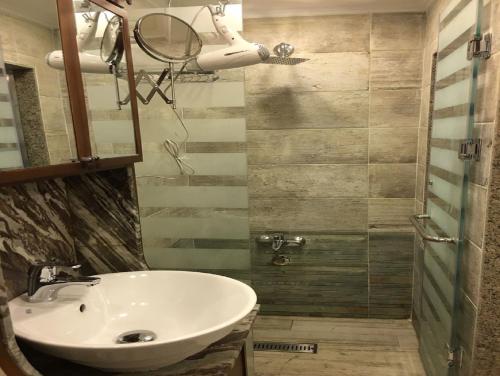 a bathroom with a sink and a mirror at Paris Hotel Cairo in Cairo