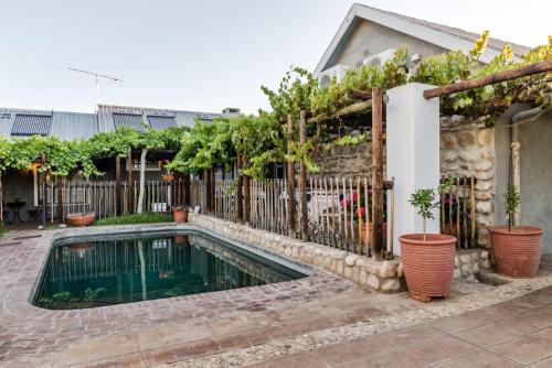 Piscina en o cerca de Karoo Lodge