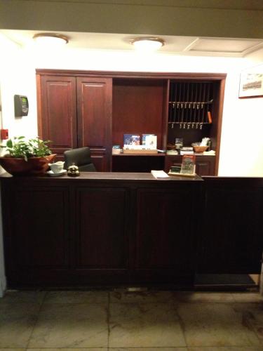 an office with a large counter with a desk at De Doelen in Leiden