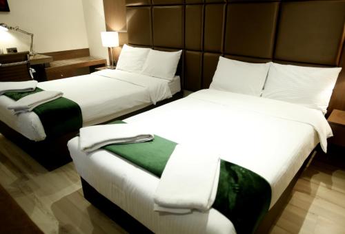 
A bed or beds in a room at Rawda Hotel
