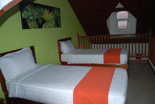 Voodi või voodid majutusasutuse Sunset Reef Resort & Spa toas