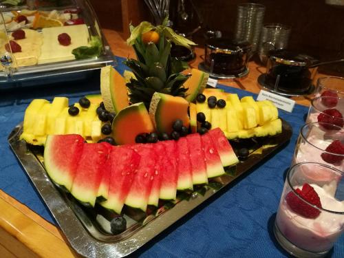 a tray filled with fruit on a table at Haus Seeblick Hotel Garni & Ferienwohnungen in Zinnowitz