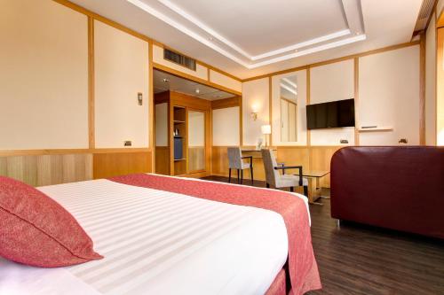 a hotel room with a bed and a television at Best Western Hotel President - Colosseo in Rome