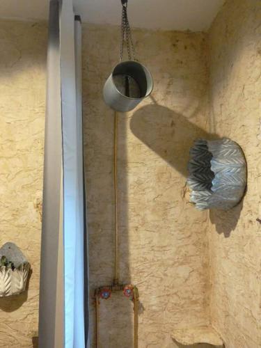a room with a wall with a pipe and a bucket at B&B Luxury Villa Olimpia Home Restaurant in Selva di Fasano