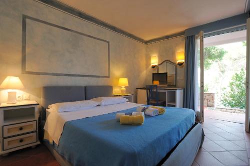 Un pat sau paturi într-o cameră la Hotel Solitudo