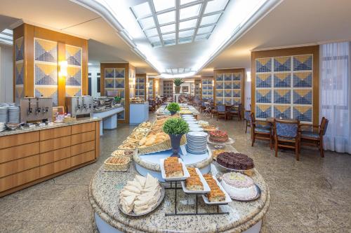 Jídlo v hotelu nebo okolí